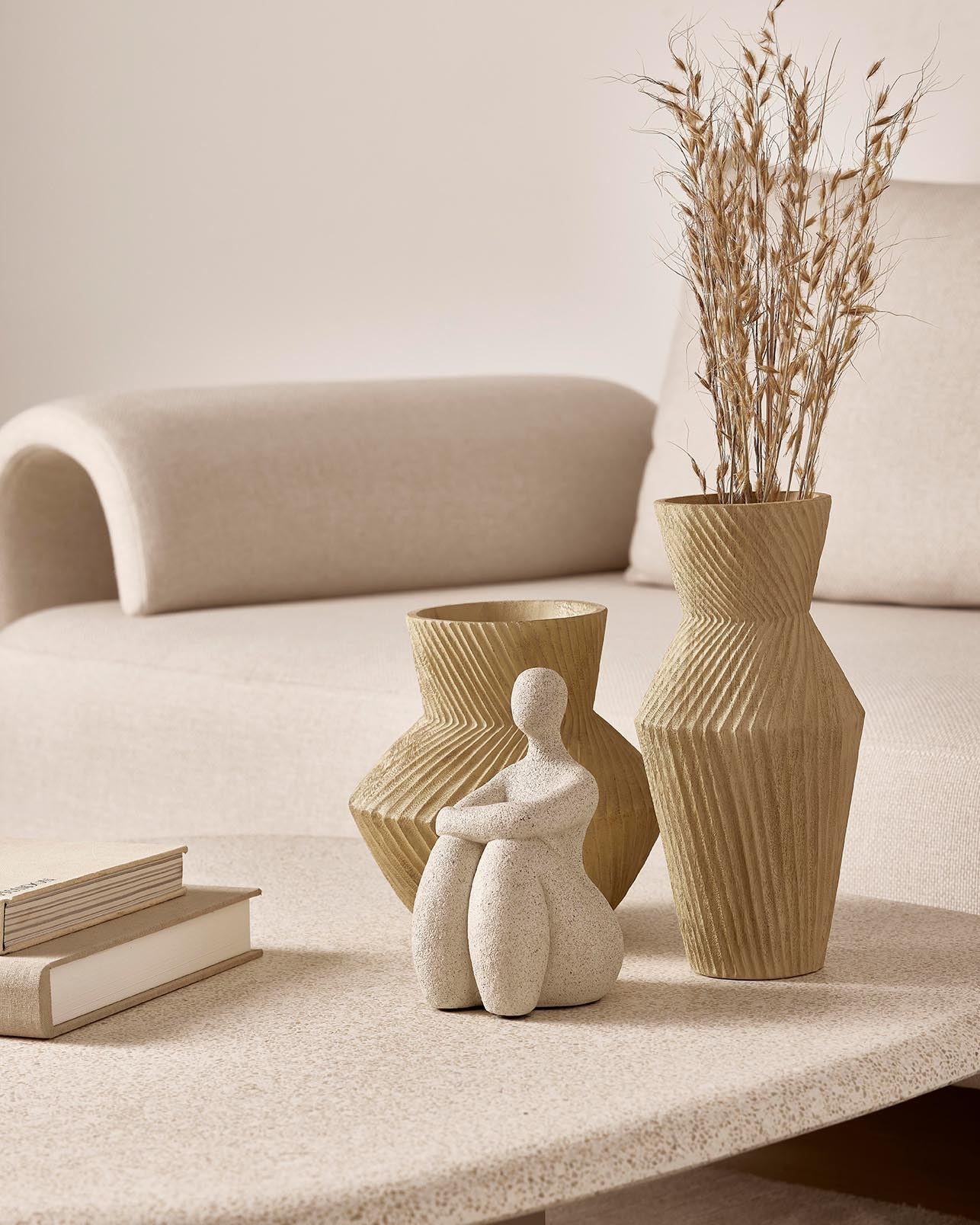 Escultura Mulher Minimalista