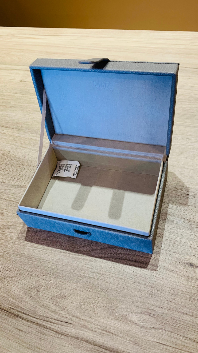 Caixa Em Mdf Com Revestimento Em Pu