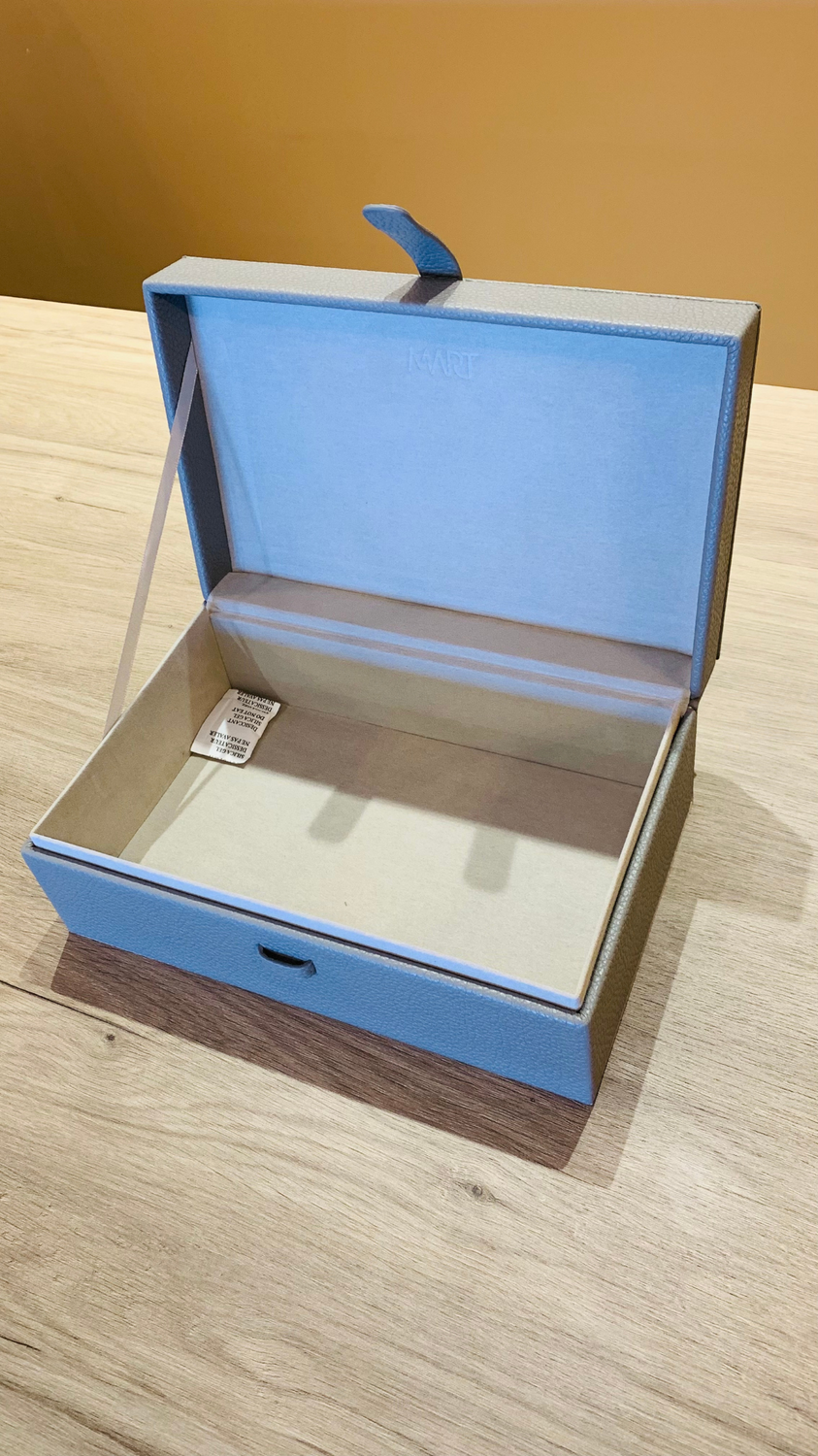 Caixa Em Mdf Com Revestimento Em Pu