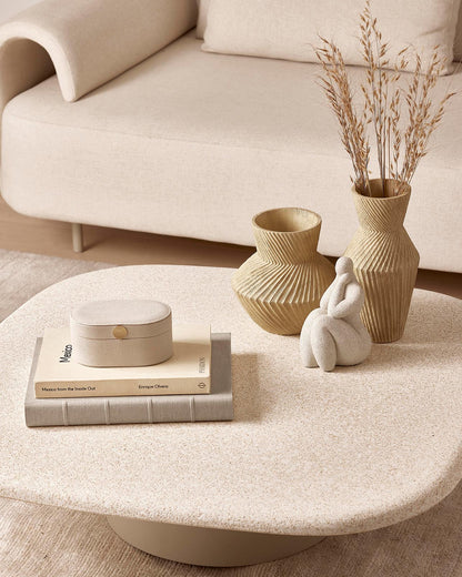 Escultura Mulher Minimalista