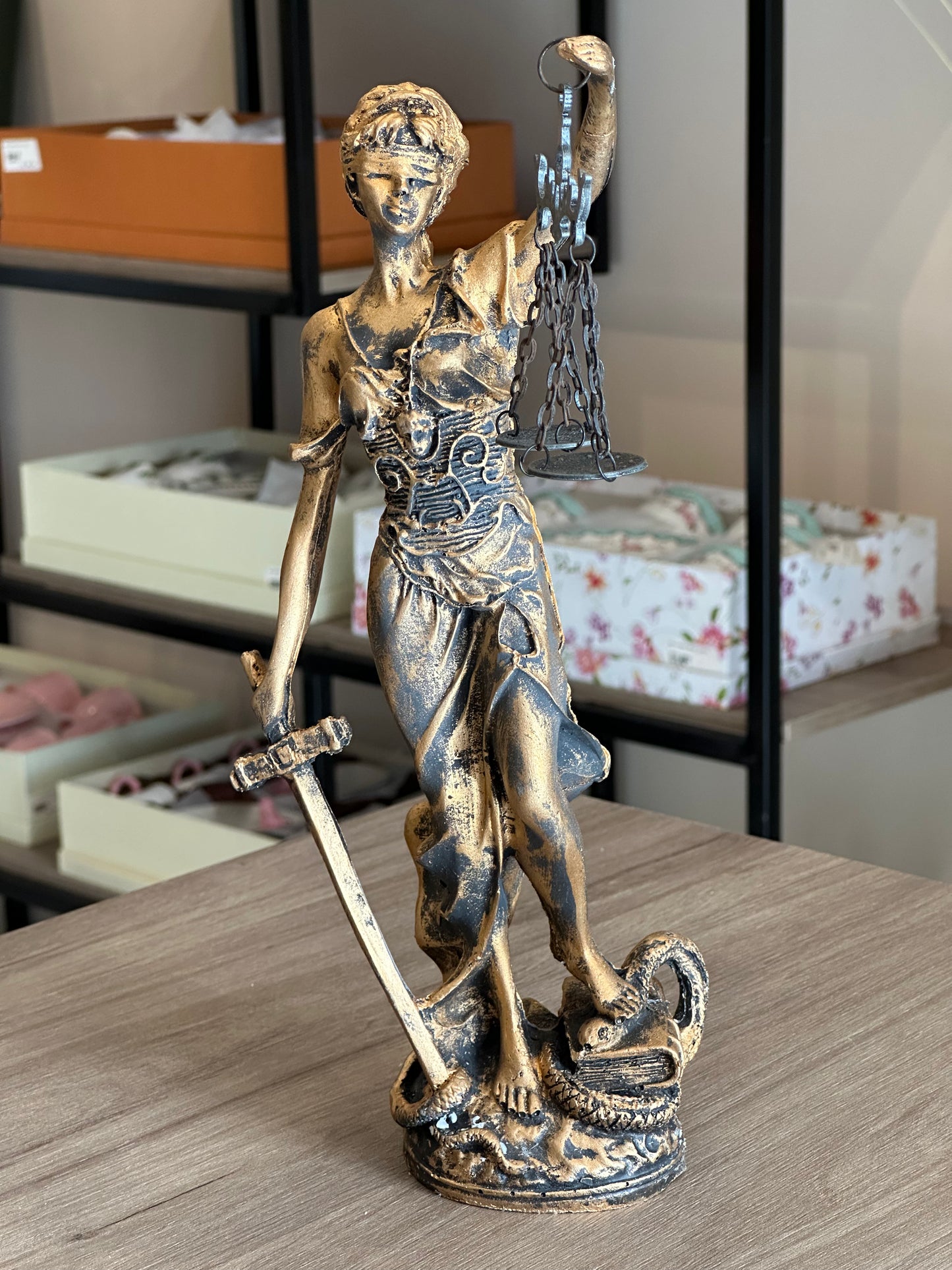 Escultura Deusa Grega Têmis