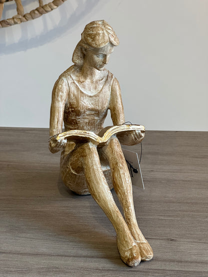 Escultura com Livro